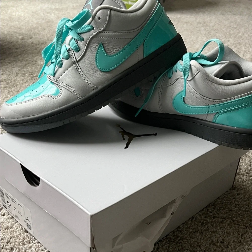 Jordan Women's Shoes in Gray and Teal - Picture 5 of 8